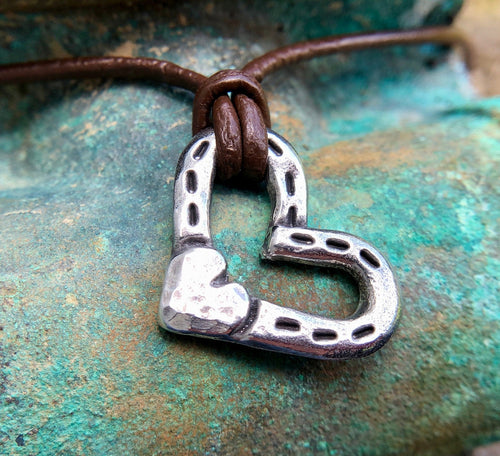 🐎Heart and Horse Shoes Necklace（Buy 2 Free Shipping）