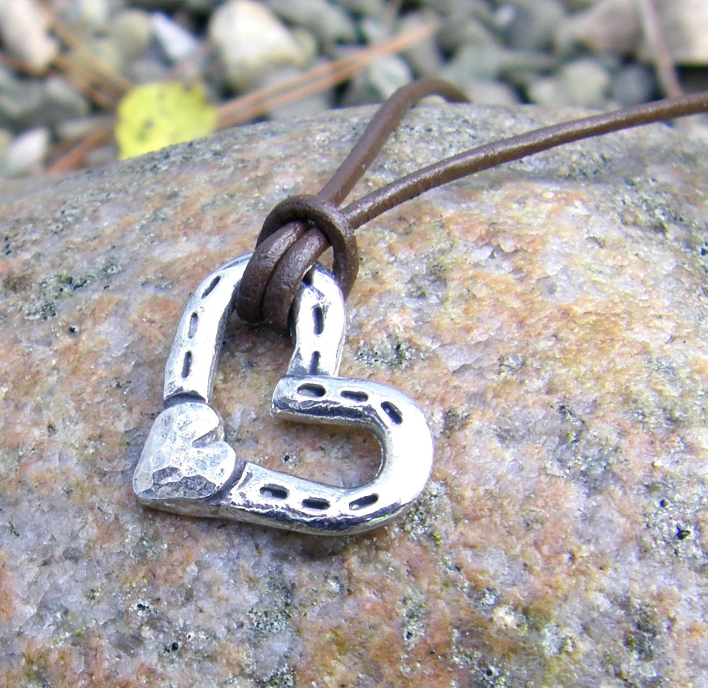 🐎Heart and Horse Shoes Necklace（Buy 2 Free Shipping）