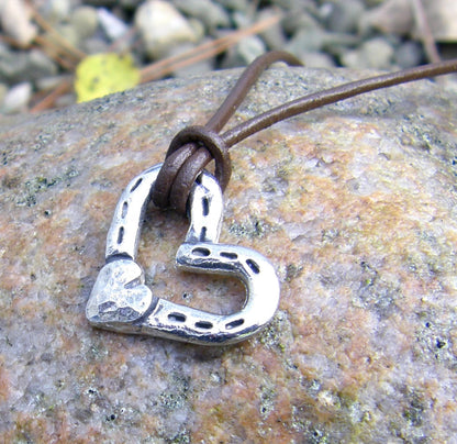 🐎Heart and Horse Shoes Necklace（Buy 2 Free Shipping）