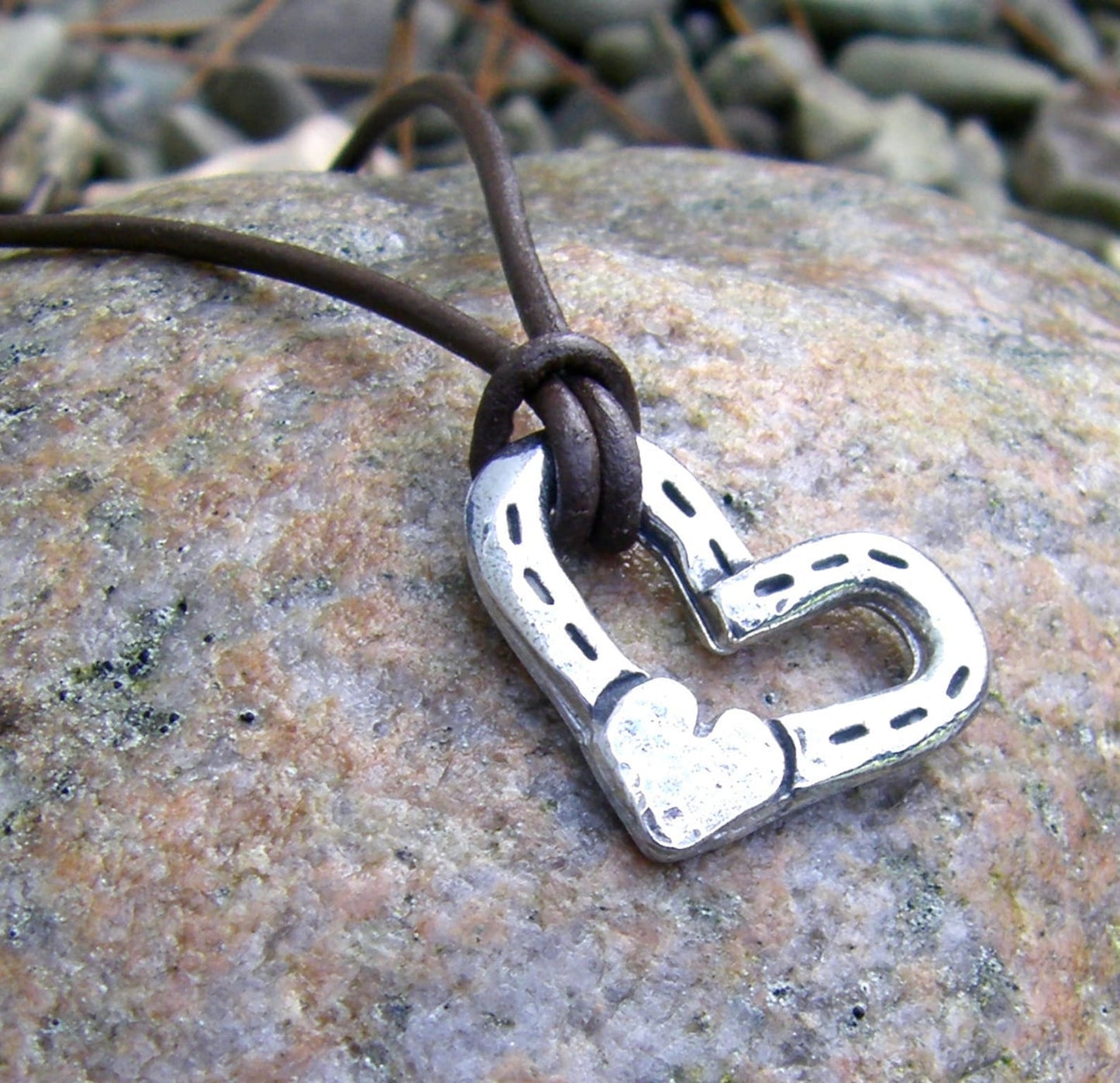 🐎Heart and Horse Shoes Necklace（Buy 2 Free Shipping）