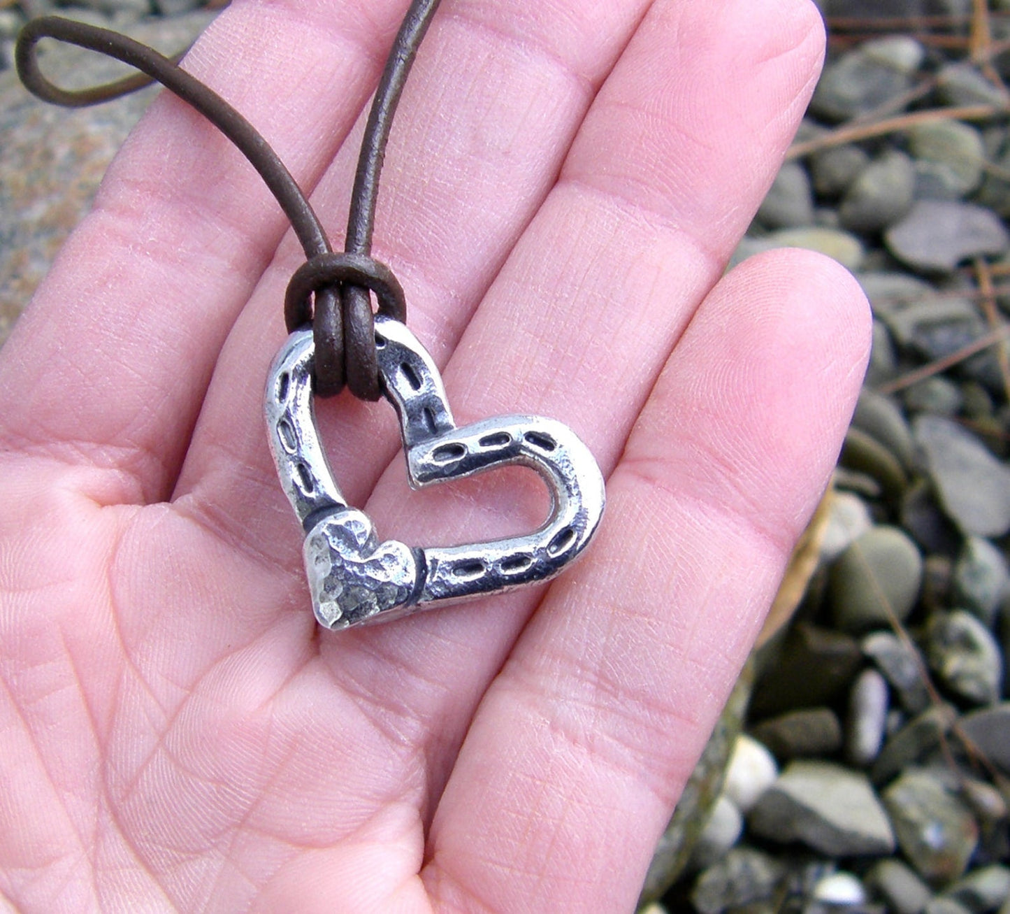 🐎Heart and Horse Shoes Necklace（Buy 2 Free Shipping）