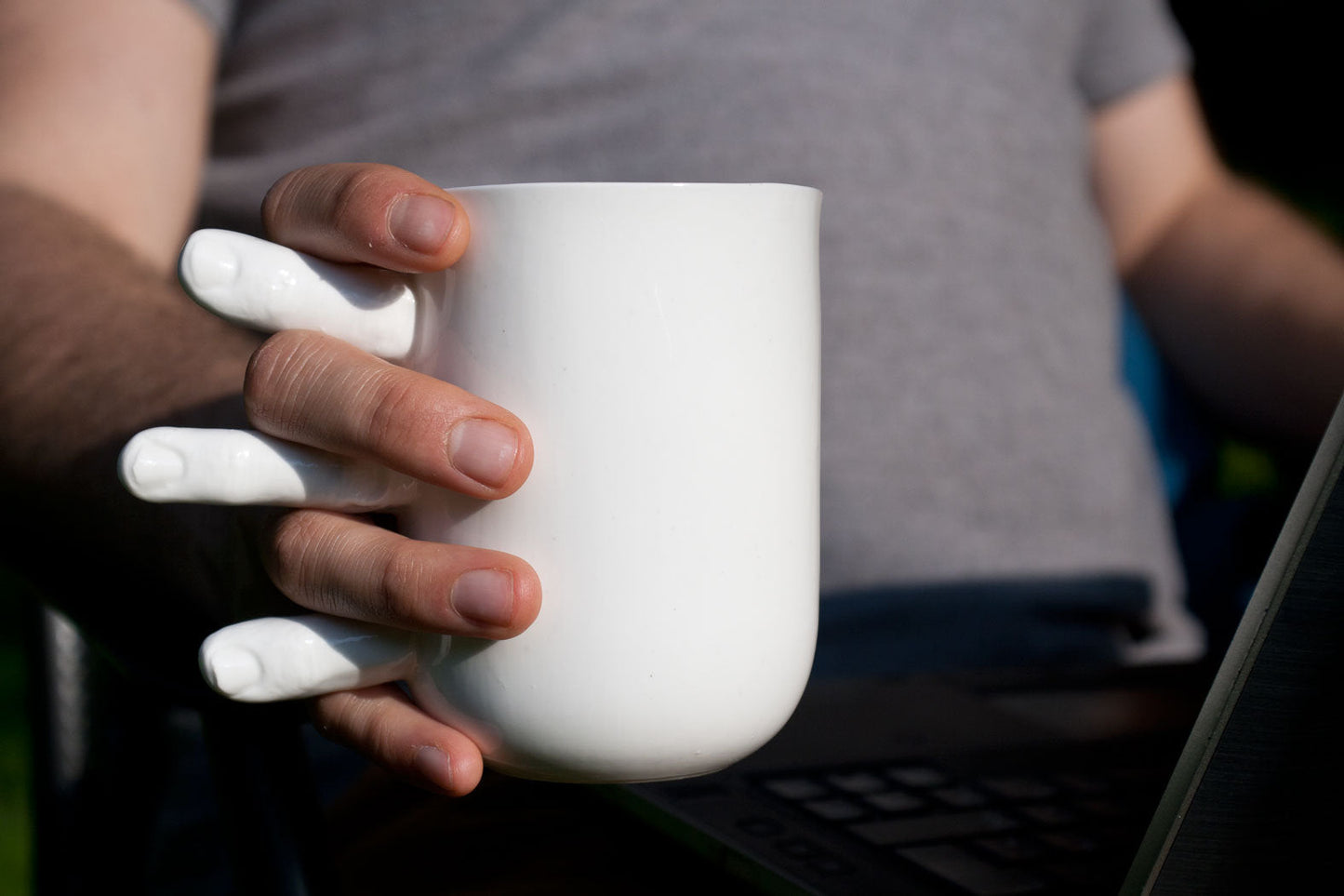 🤣Funny Finger Mug, Large Handmade Coffee Mug with Fingers