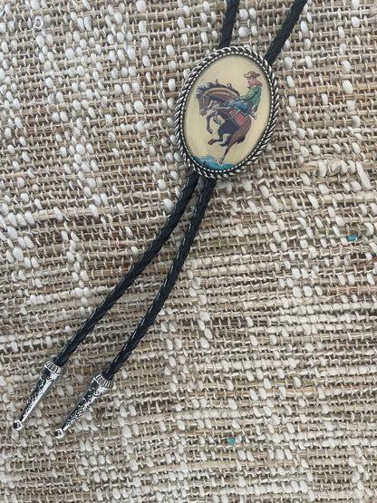 💥Buy 2 Free Shipping💥- 🐴Bronco Rodeo Horse Bolo Tie
