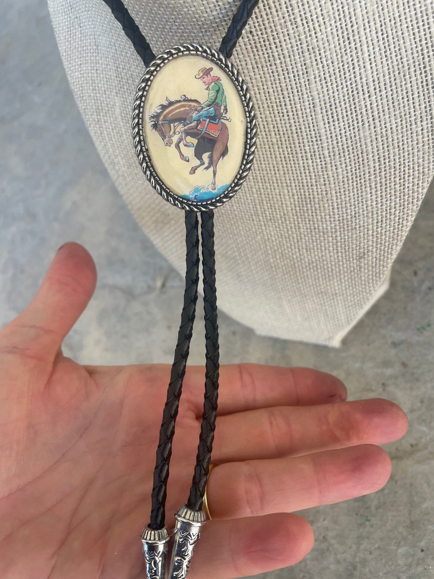 💥Buy 2 Free Shipping💥- 🐴Bronco Rodeo Horse Bolo Tie